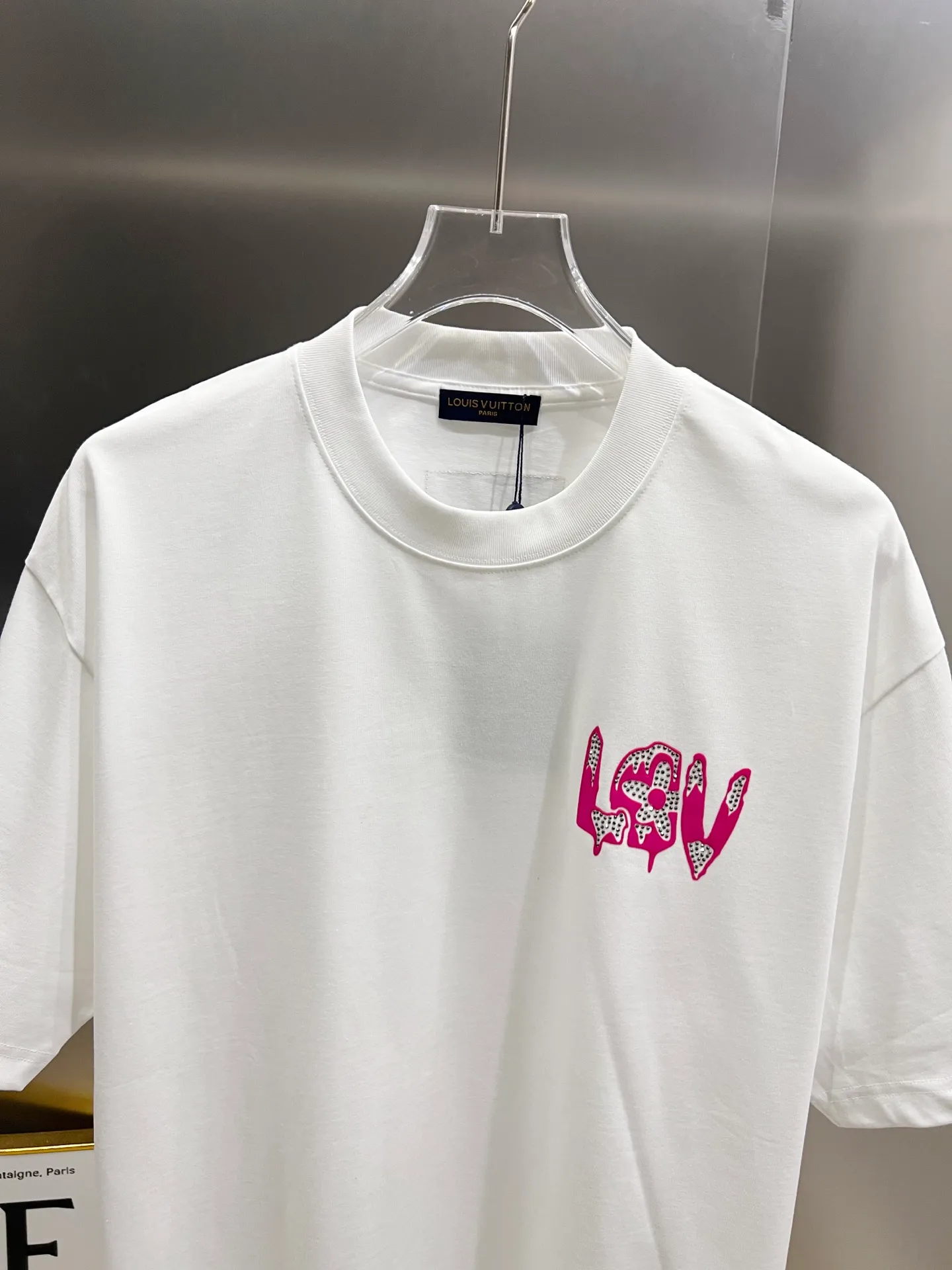 🅿️190 1v Louis* 2025 autumn and winter new style, classic letter three-dimensional foam printing + hot diamond process design, high-end version! Highly breathable and comfortable, customized double yarn plain cotton fabric. Short-sleeved T-shirt. Same style for men and women. Sizes S M L XL XXL Five sizes black white